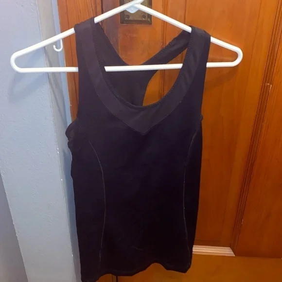 Lululemon tank - Picture 1 of 6